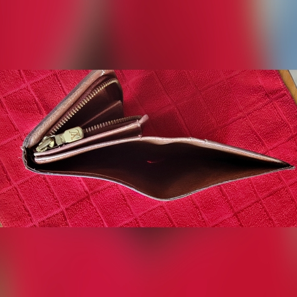 Louis Vuitton Wallet - Picture 9 of 15